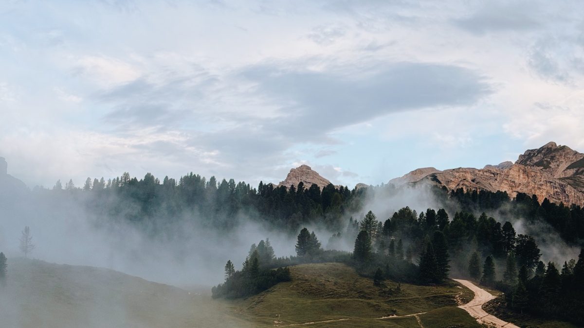Rifugio Fodara Vedla - morning mist over the plateau
